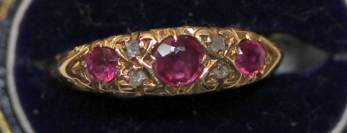 18ct gold,Ruby & diamond Ring