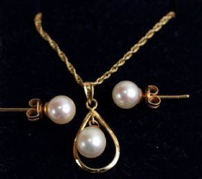 Gold & Pearl Pendant & Earrings - SOLD