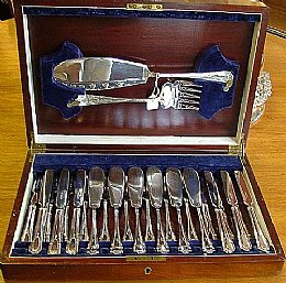 Cutlery Set in Mahogany Canteen