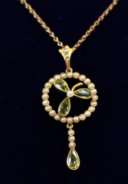 15ct Gold,Peridot & Pearl Pendant