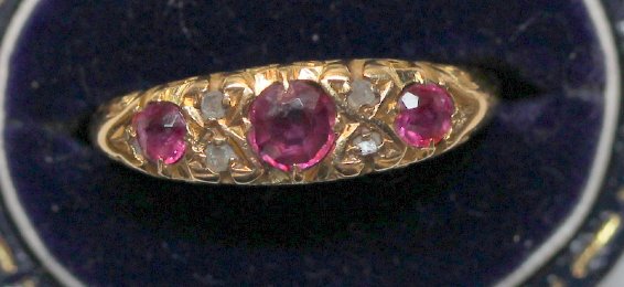 18 ct Gold ruby & diamond Ring