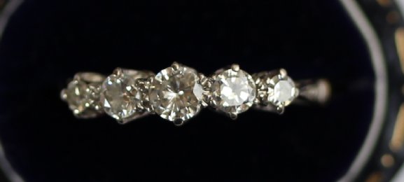 18ct 5 Stone Diamond Ring - SOLD