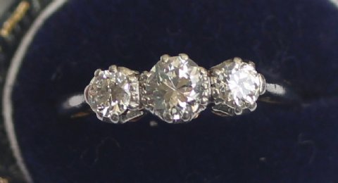 18ct Gold 3 stone Diamond Ring