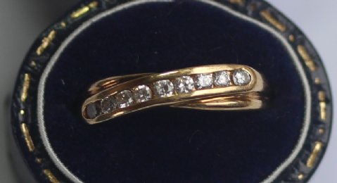 18ct Gold & Diamond Ring