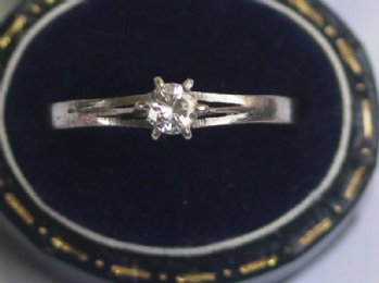 18ct Gold Diamond Solitaire