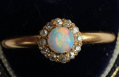 18ct gold, Opal & Diamond Ring