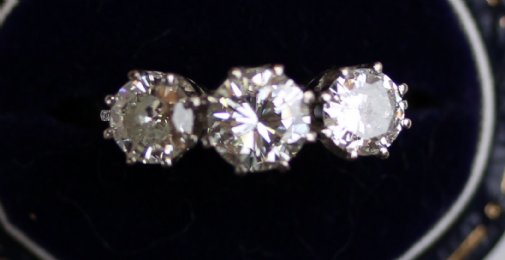 18ct Gold,3 stone diamond ring