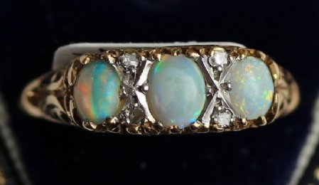 18ct gold,Opal & Diamond Ring